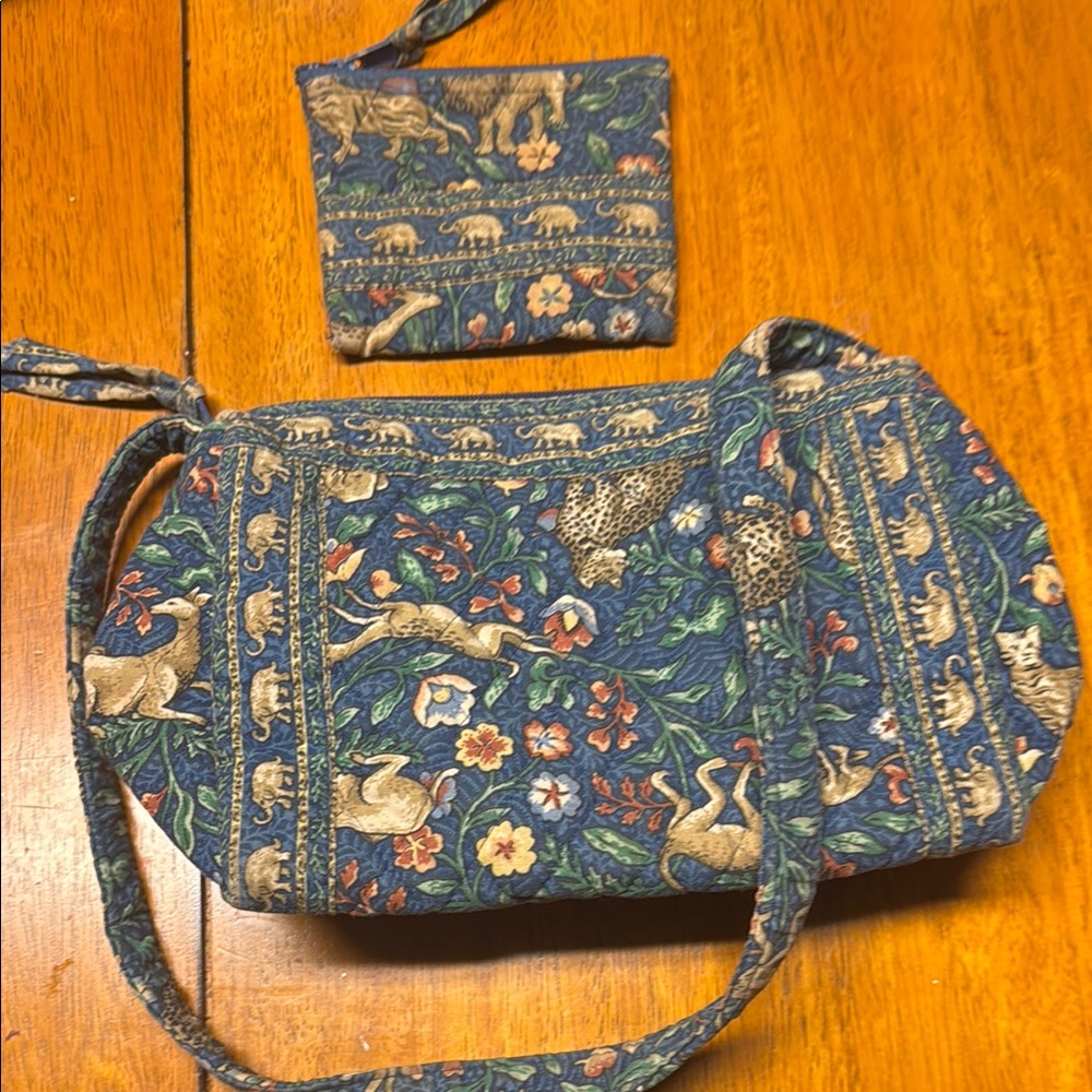 Vera Bradley animal kingdom retired print
Shoulder bag with matching coin purse